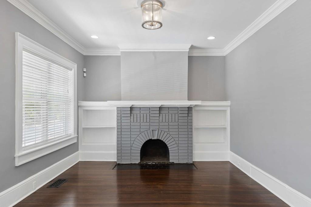 547 Parkway Drive NE