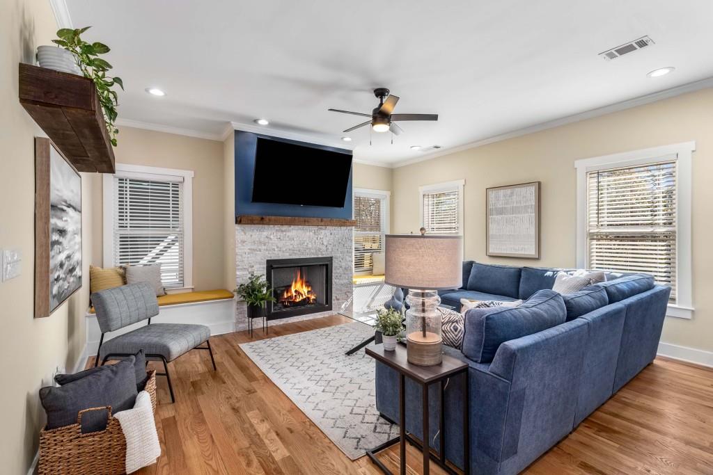 1985 Lois Place NW