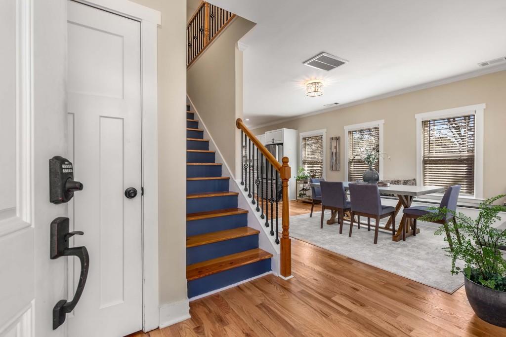 1985 Lois Place NW