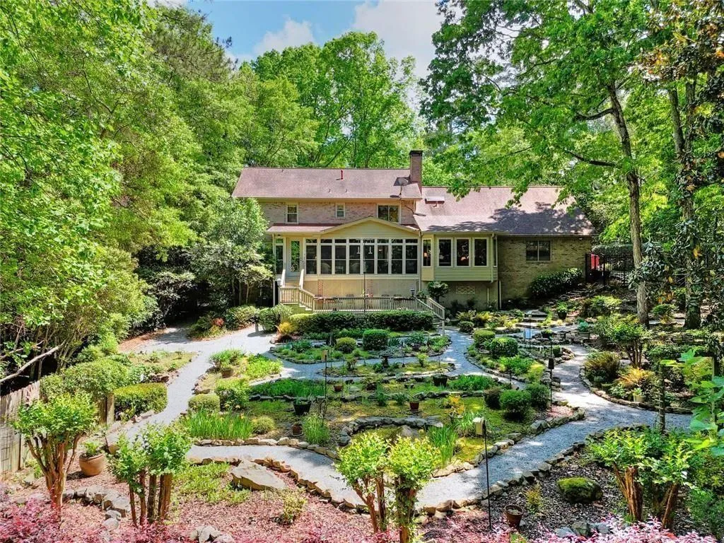 Lilburn, Georgia 30047, United States, 4 Bedrooms Bedrooms, ,5 BathroomsBathrooms,Residential,Active,204574