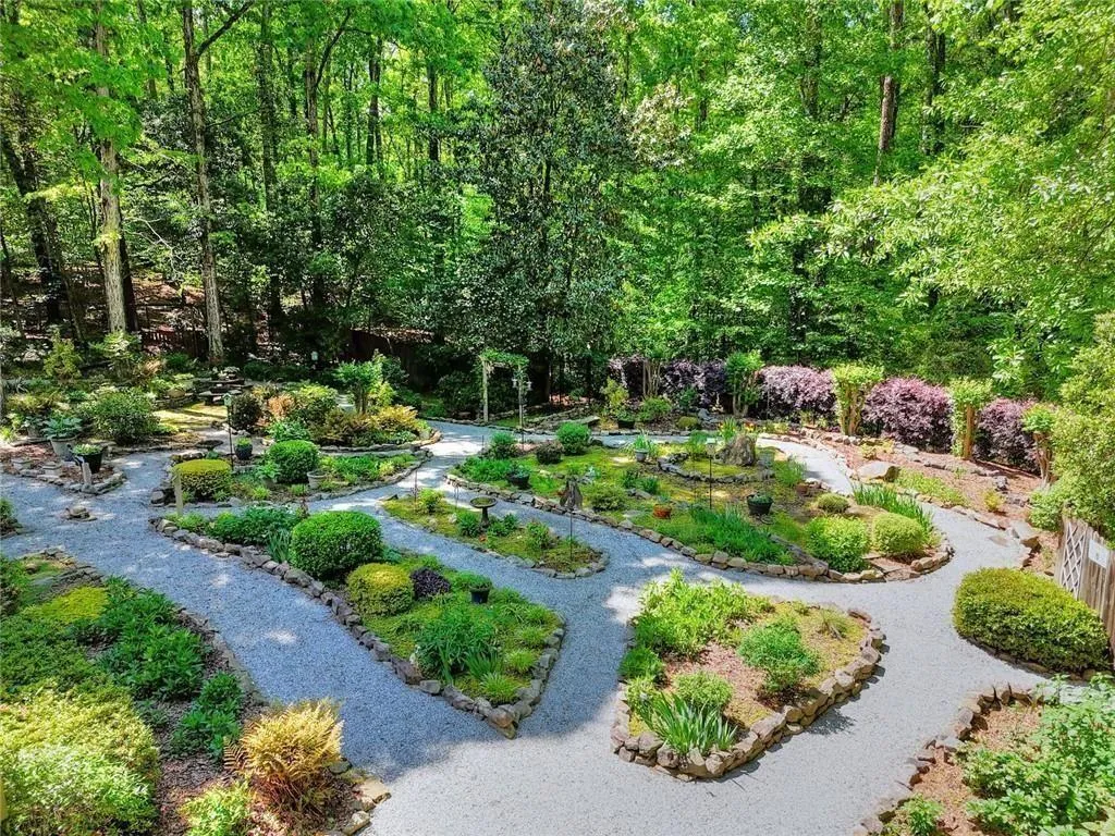 Lilburn, Georgia 30047, United States, 4 Bedrooms Bedrooms, ,5 BathroomsBathrooms,Residential,Active,204574