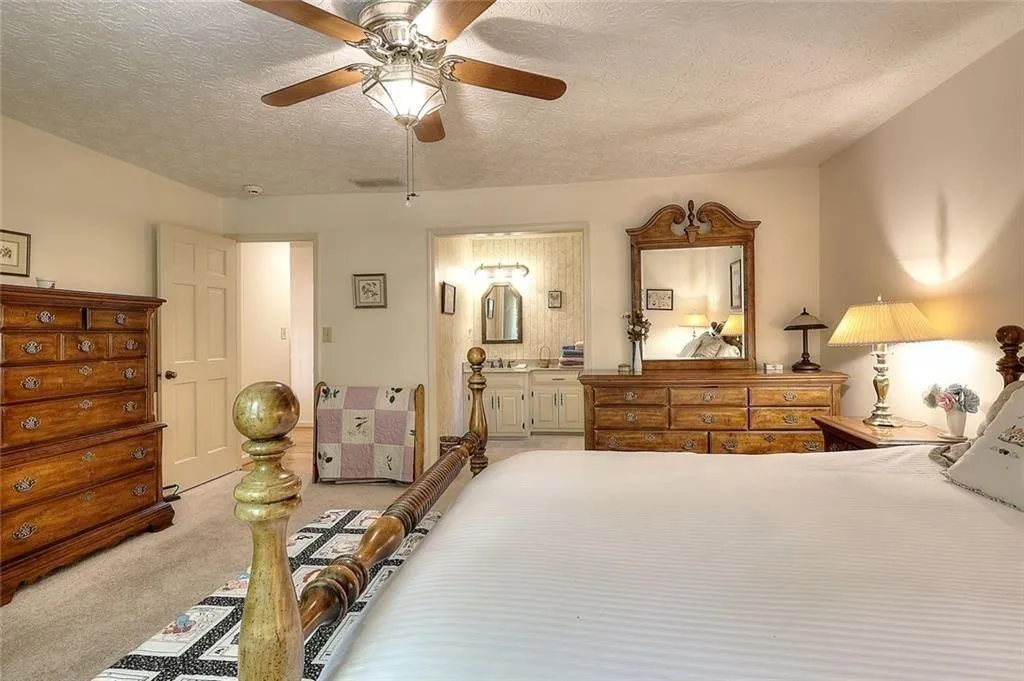 Lilburn, Georgia 30047, United States, 4 Bedrooms Bedrooms, ,5 BathroomsBathrooms,Residential,Active,204574