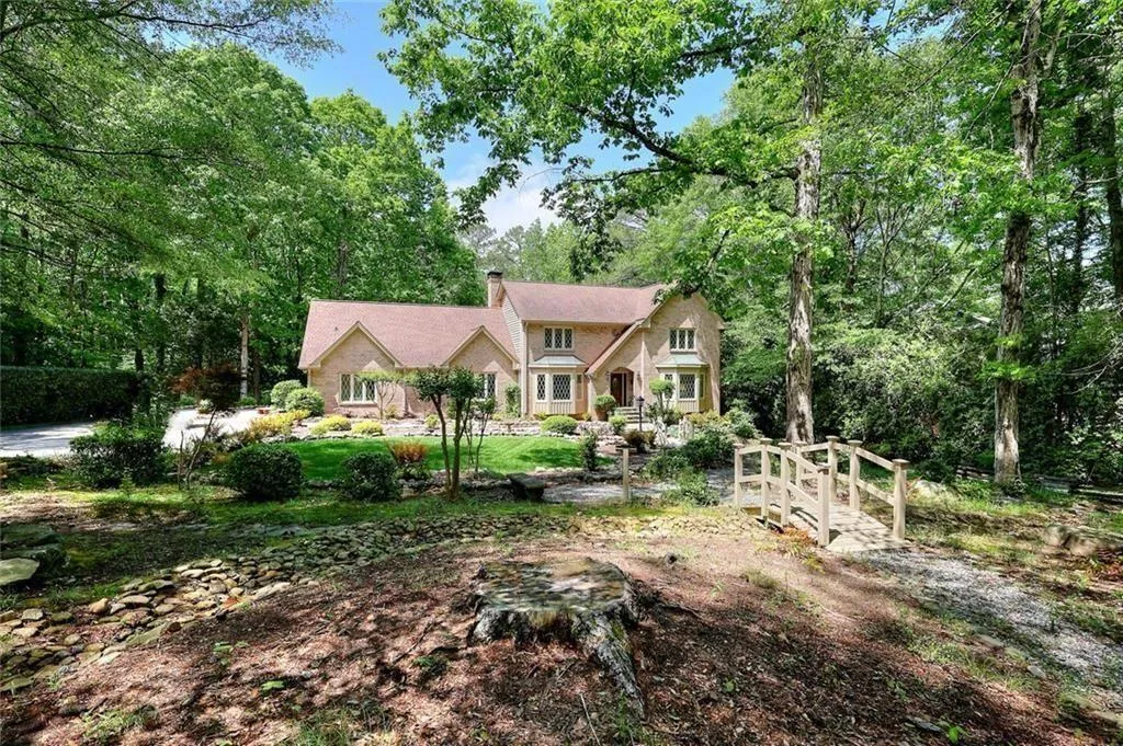 Lilburn, Georgia 30047, United States, 4 Bedrooms Bedrooms, ,5 BathroomsBathrooms,Residential,Active,204574