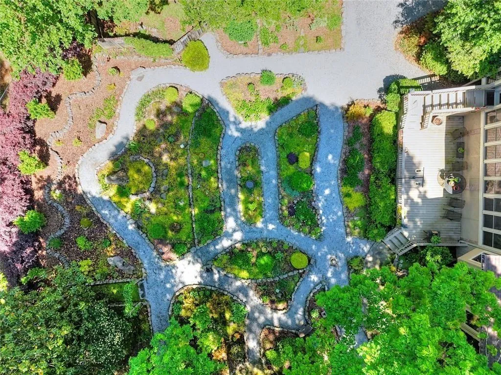 Lilburn, Georgia 30047, United States, 4 Bedrooms Bedrooms, ,5 BathroomsBathrooms,Residential,Active,204574