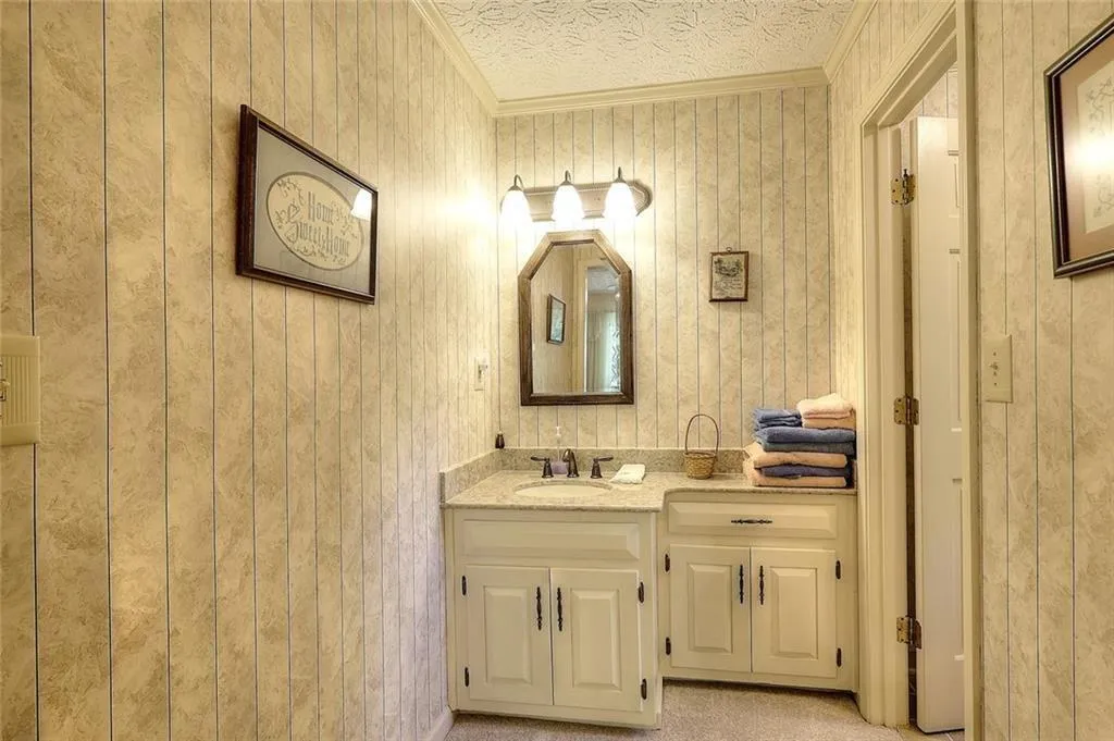 Lilburn, Georgia 30047, United States, 4 Bedrooms Bedrooms, ,5 BathroomsBathrooms,Residential,Active,204574