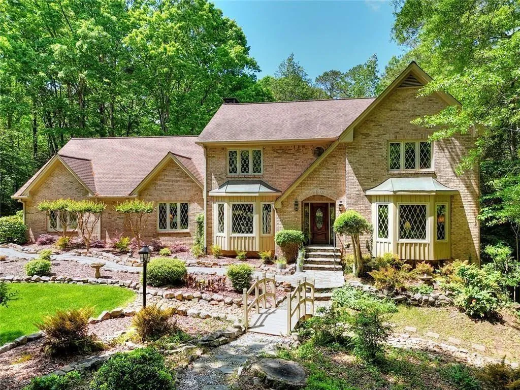 Lilburn, Georgia 30047, United States, 4 Bedrooms Bedrooms, ,5 BathroomsBathrooms,Residential,Active,204574