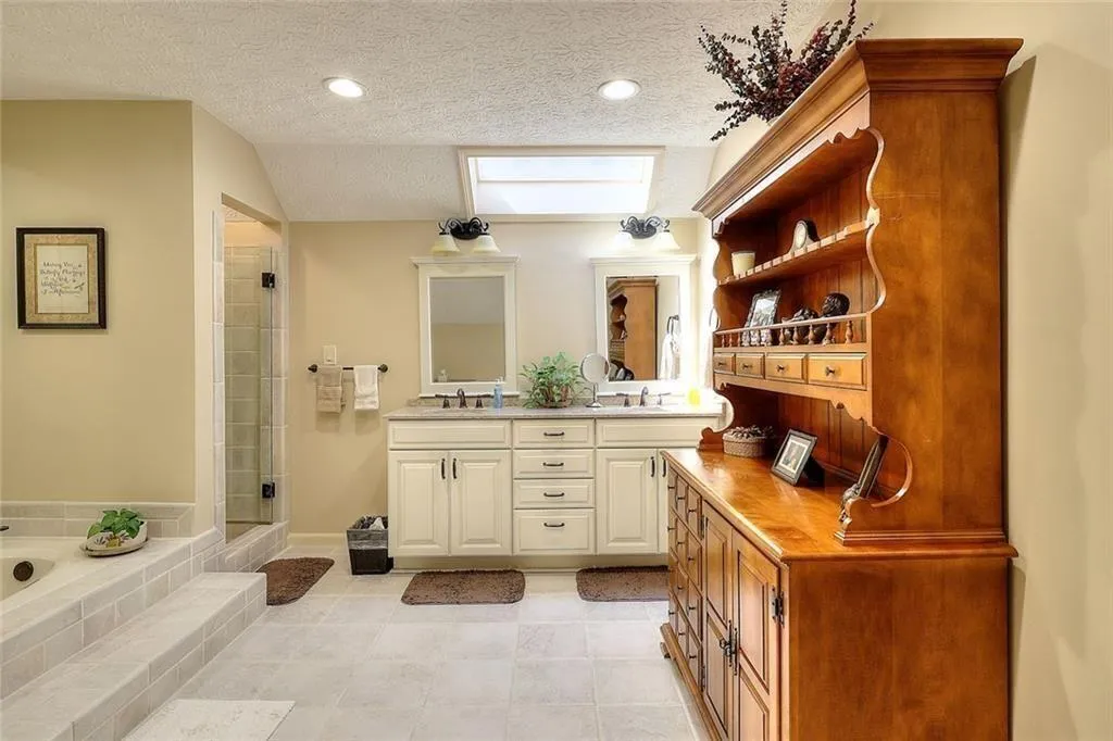 Lilburn, Georgia 30047, United States, 4 Bedrooms Bedrooms, ,5 BathroomsBathrooms,Residential,Active,204574