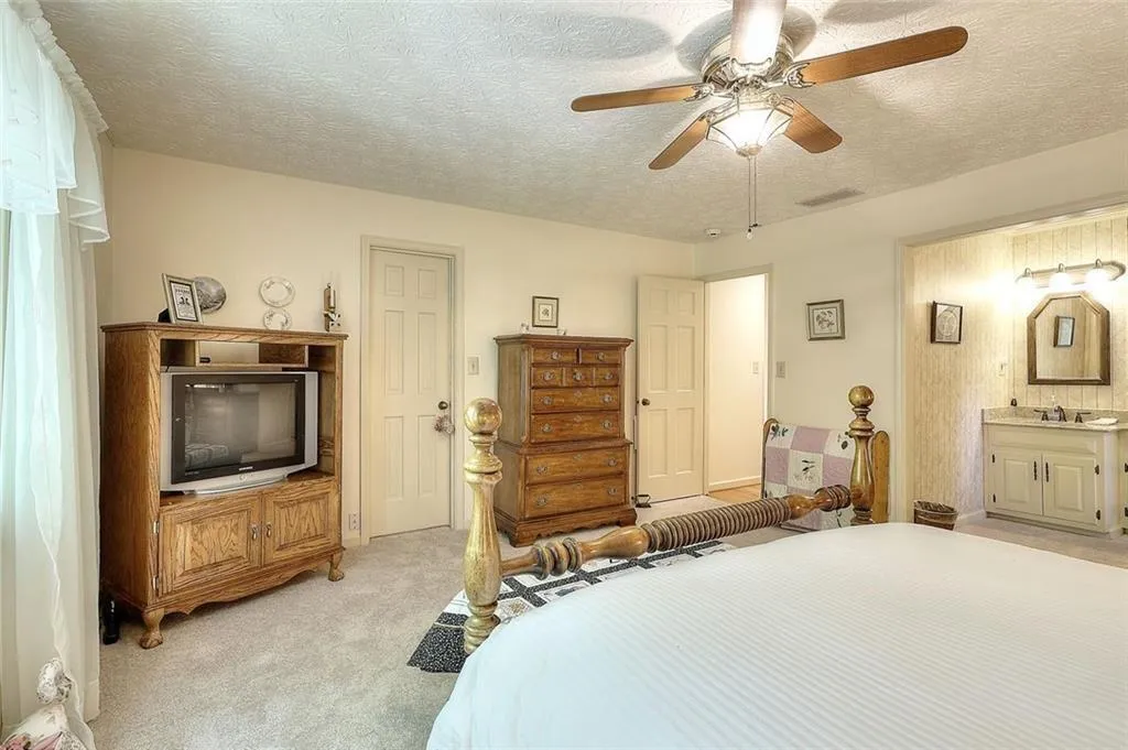 Lilburn, Georgia 30047, United States, 4 Bedrooms Bedrooms, ,5 BathroomsBathrooms,Residential,Active,204574