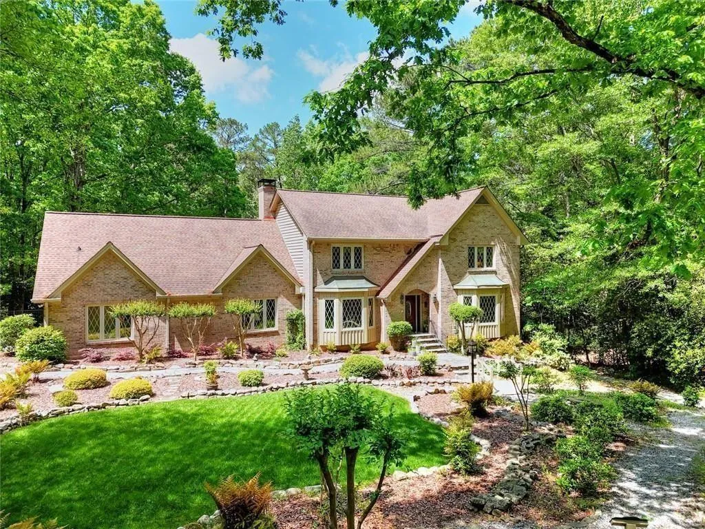 Lilburn, Georgia 30047, United States, 4 Bedrooms Bedrooms, ,5 BathroomsBathrooms,Residential,Active,204574