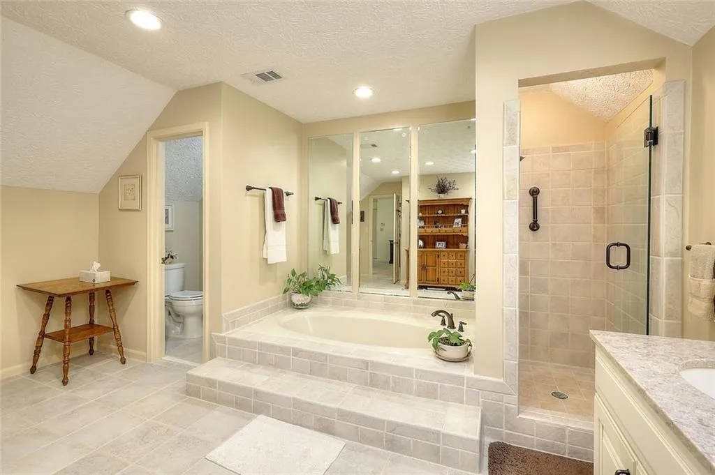 Lilburn, Georgia 30047, United States, 4 Bedrooms Bedrooms, ,5 BathroomsBathrooms,Residential,Active,204574