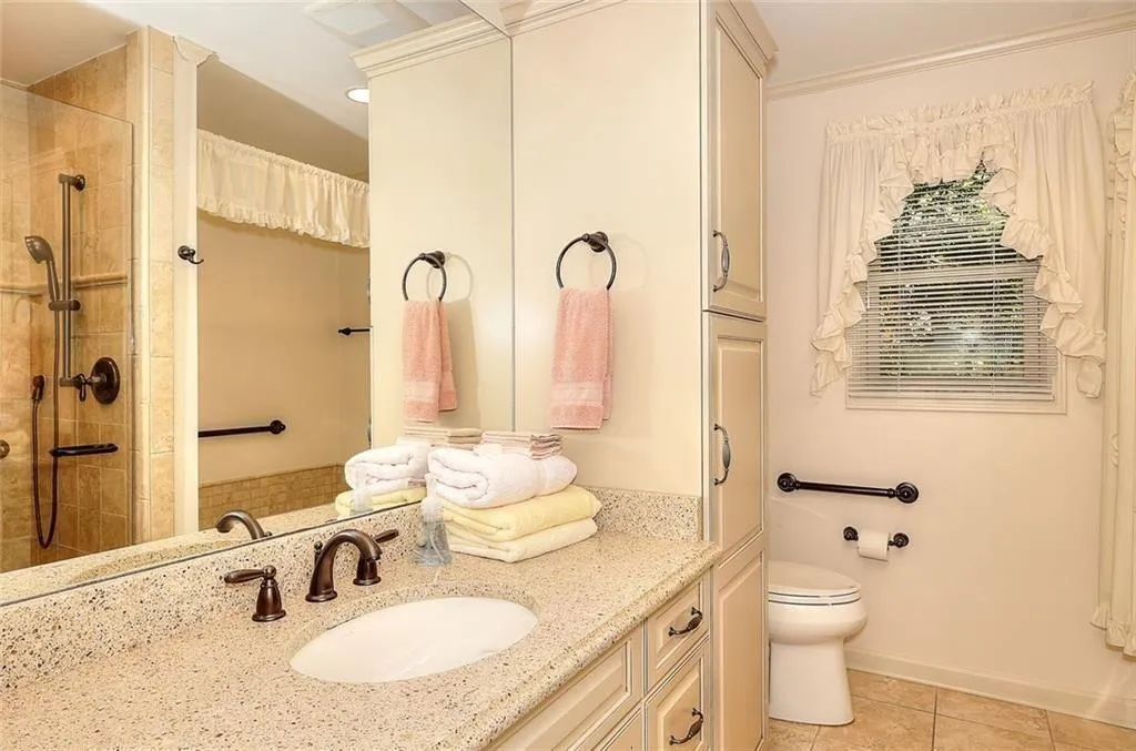 Lilburn, Georgia 30047, United States, 4 Bedrooms Bedrooms, ,5 BathroomsBathrooms,Residential,Active,204574