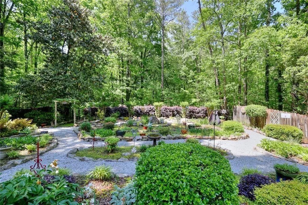 Lilburn, Georgia 30047, United States, 4 Bedrooms Bedrooms, ,5 BathroomsBathrooms,Residential,Active,204574