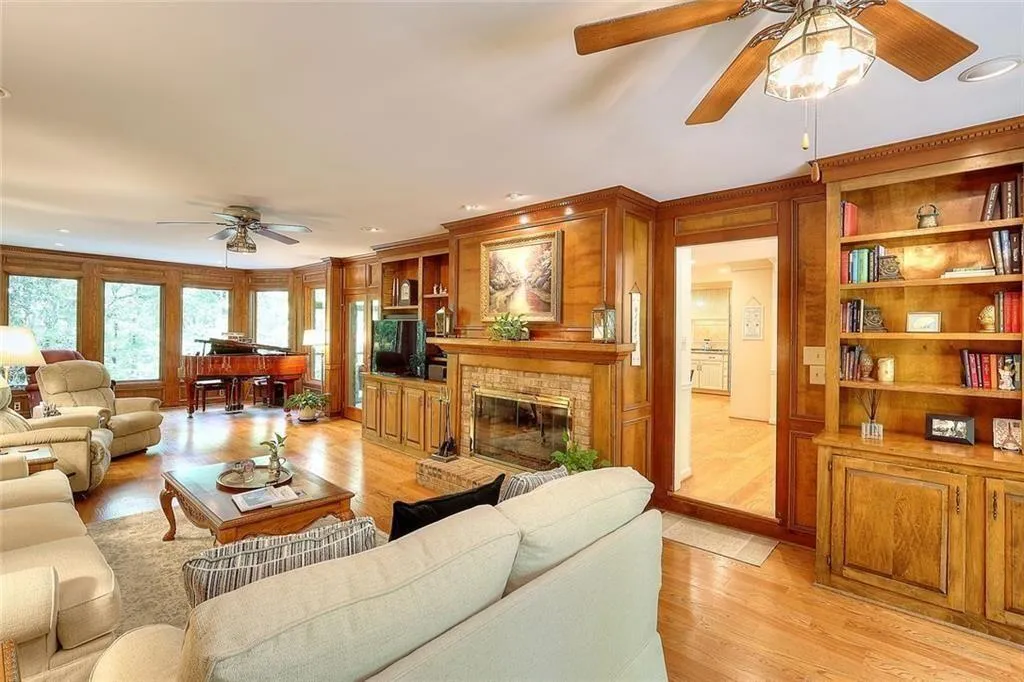 Lilburn, Georgia 30047, United States, 4 Bedrooms Bedrooms, ,5 BathroomsBathrooms,Residential,Active,204574