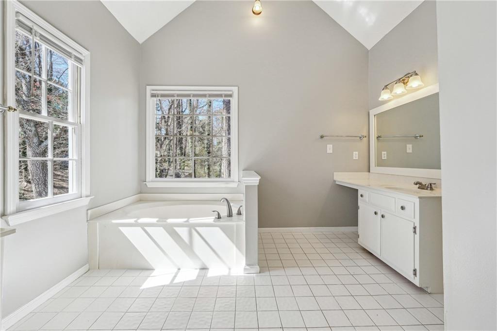 4271 Weston Drive, Lilburn, Georgia image 21