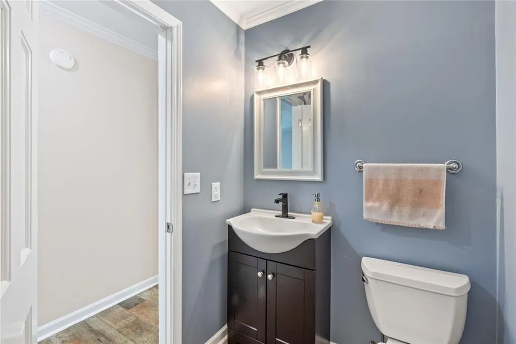 Roswell, Georgia 30075, United States, 4 Bedrooms Bedrooms, ,3 BathroomsBathrooms,Residential,Pending,141574