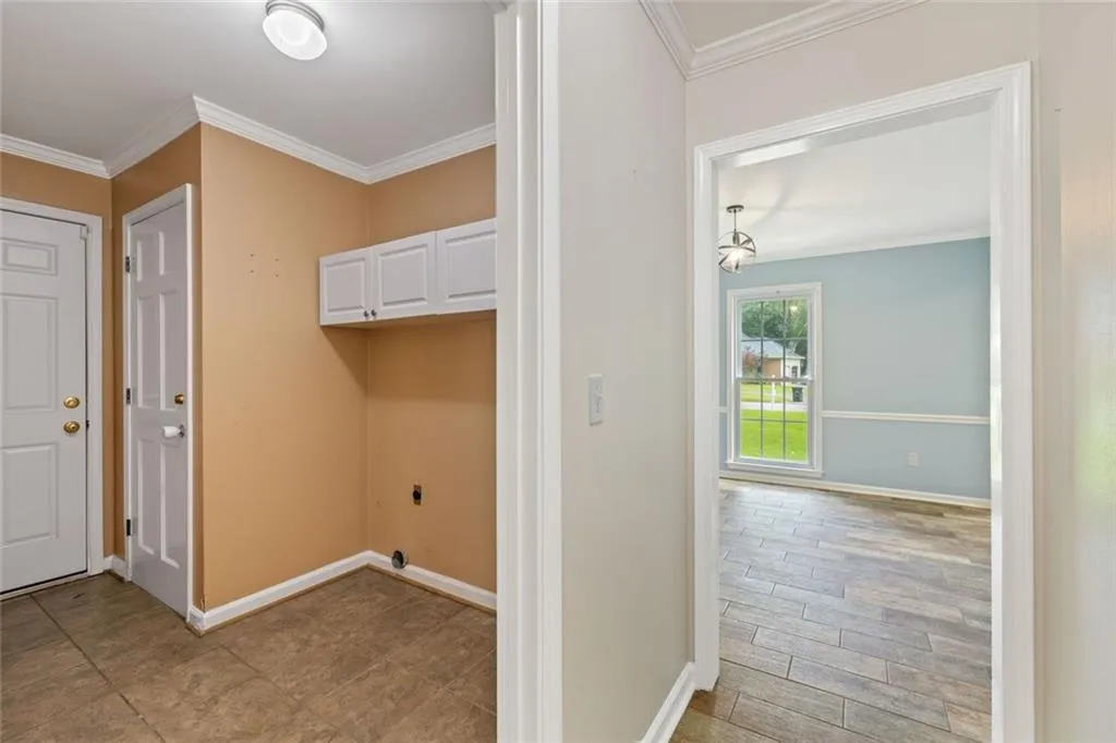 Roswell, Georgia 30075, United States, 4 Bedrooms Bedrooms, ,3 BathroomsBathrooms,Residential,Pending,141574