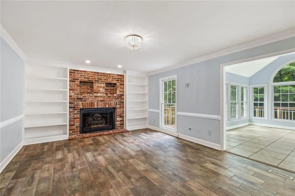 Roswell, Georgia 30075, United States, 4 Bedrooms Bedrooms, ,3 BathroomsBathrooms,Residential,Pending,141574