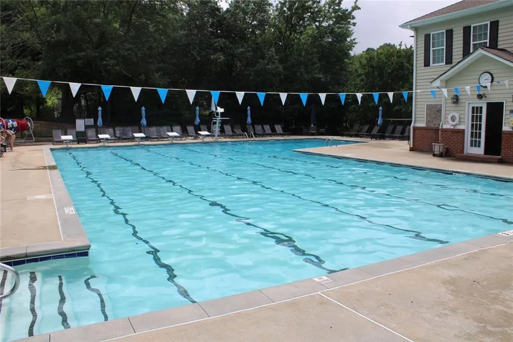 Roswell, Georgia 30075, United States, 4 Bedrooms Bedrooms, ,3 BathroomsBathrooms,Residential,Pending,141574