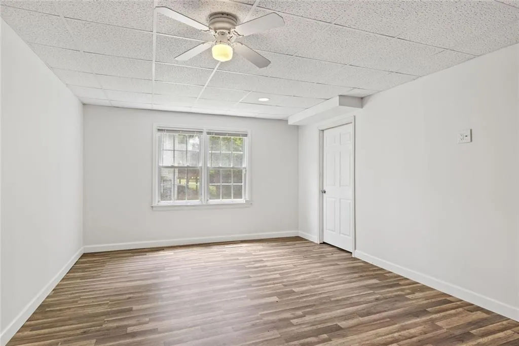 Roswell, Georgia 30075, United States, 4 Bedrooms Bedrooms, ,3 BathroomsBathrooms,Residential,Pending,141574