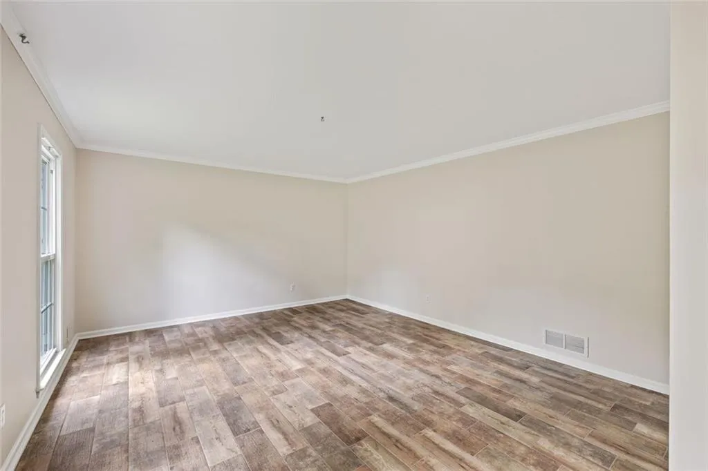 Roswell, Georgia 30075, United States, 4 Bedrooms Bedrooms, ,3 BathroomsBathrooms,Residential,Pending,141574