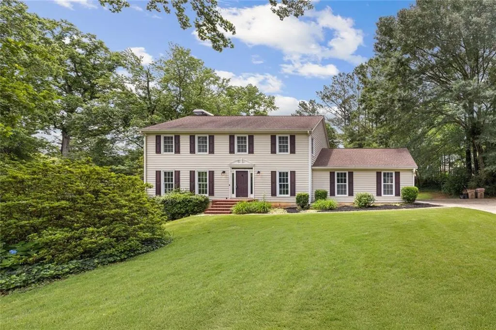 Roswell, Georgia 30075, United States, 4 Bedrooms Bedrooms, ,3 BathroomsBathrooms,Residential,Pending,141574