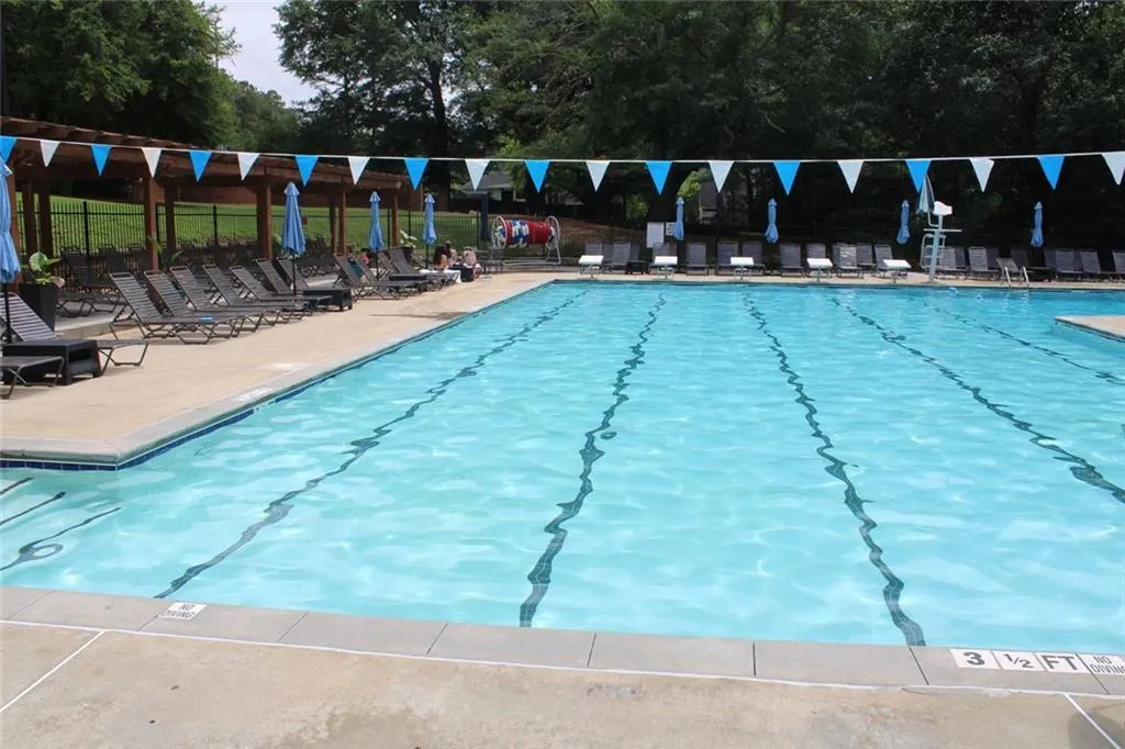 Roswell, Georgia 30075, United States, 4 Bedrooms Bedrooms, ,3 BathroomsBathrooms,Residential,Pending,141574