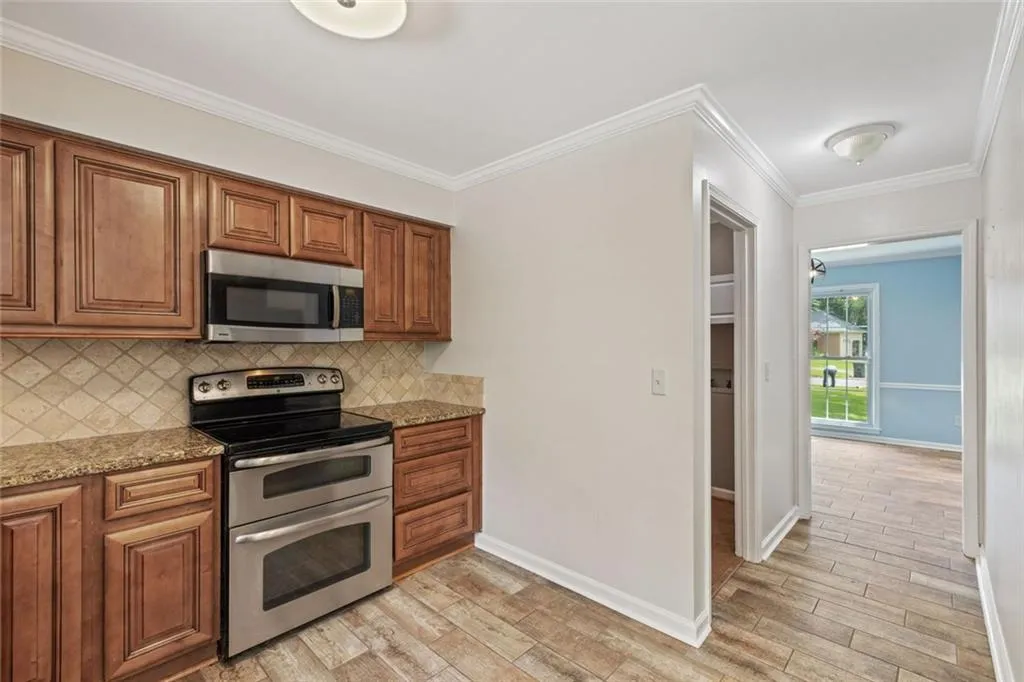 Roswell, Georgia 30075, United States, 4 Bedrooms Bedrooms, ,3 BathroomsBathrooms,Residential,Pending,141574