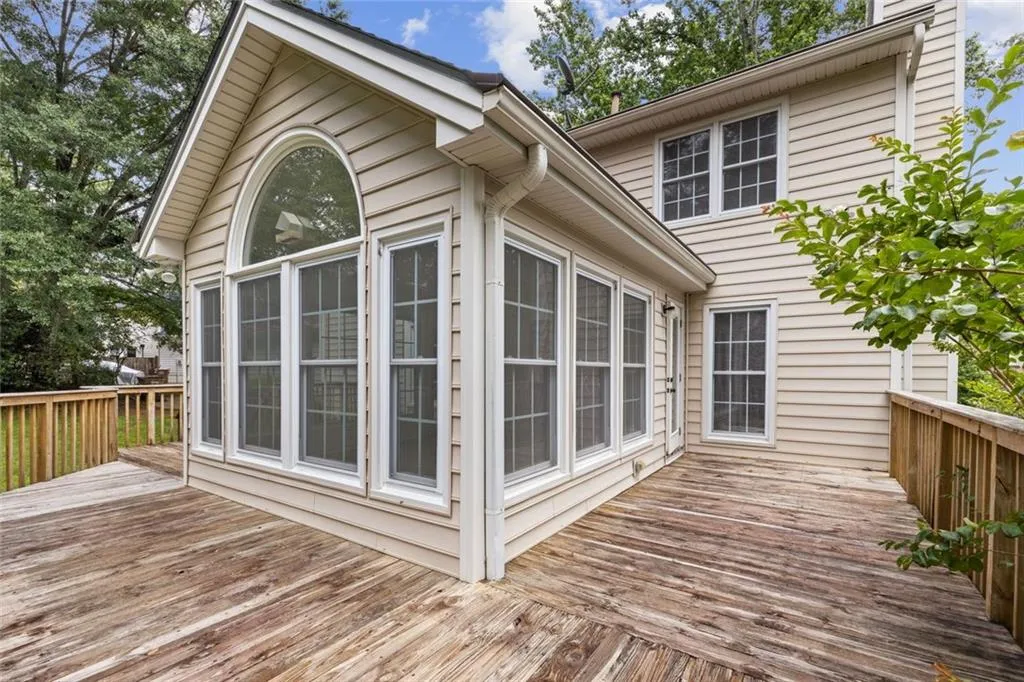 Roswell, Georgia 30075, United States, 4 Bedrooms Bedrooms, ,3 BathroomsBathrooms,Residential,Pending,141574