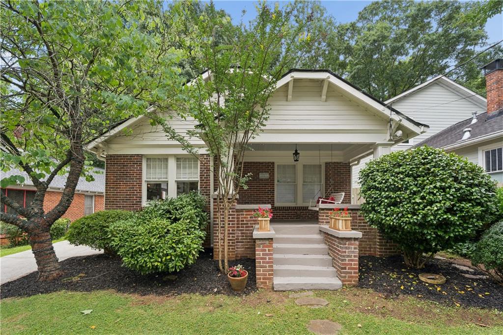 63 Lakeview Drive NE