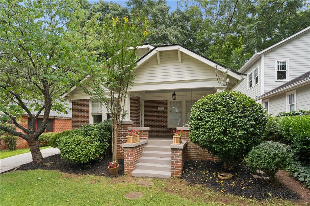 63 Lakeview Drive NE