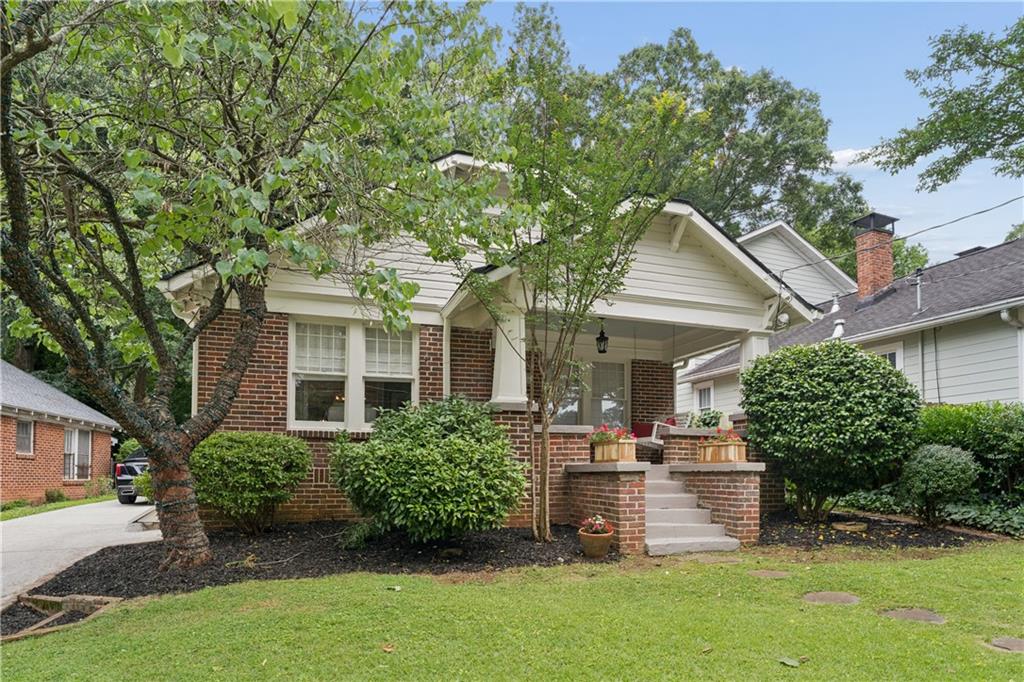 63 Lakeview Drive NE