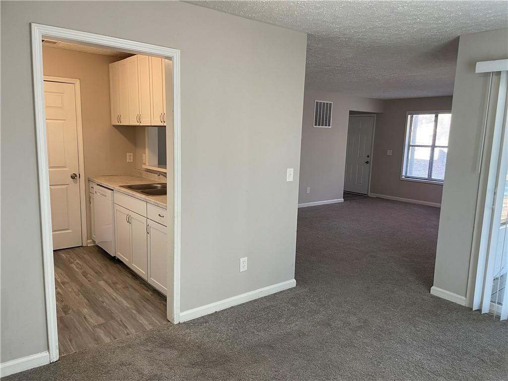 Old Roswell Corners - Residential Lease