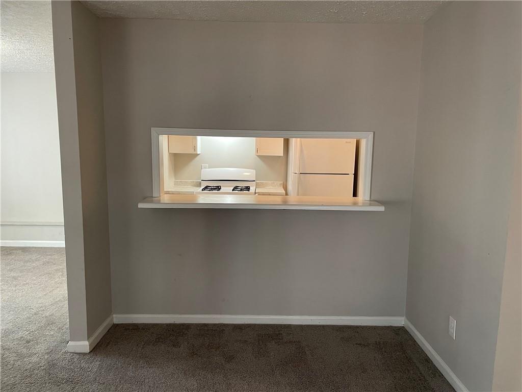Old Roswell Corners - Residential Lease