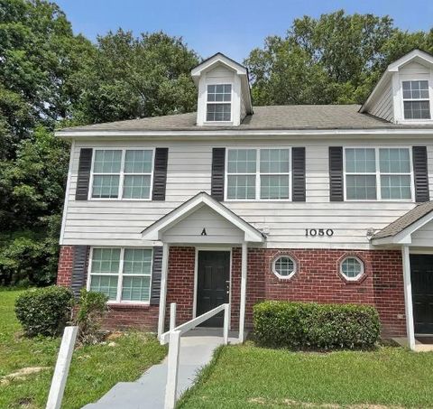 Townhouse For Rent - 1050 Wheel House Lane #A<br/> Monroe, GA 30655