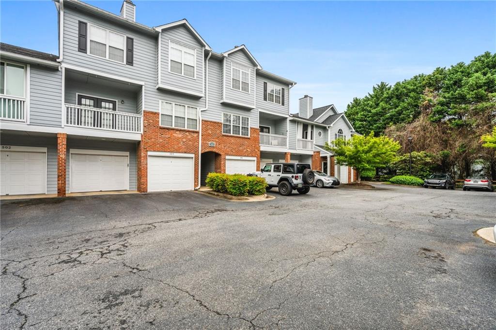 508 Vinings Forest Court SE