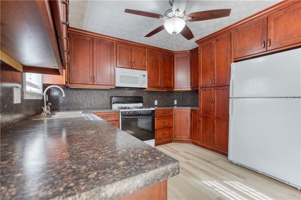 1355 Compton Woods Drive, Loganville, Georgia image 10