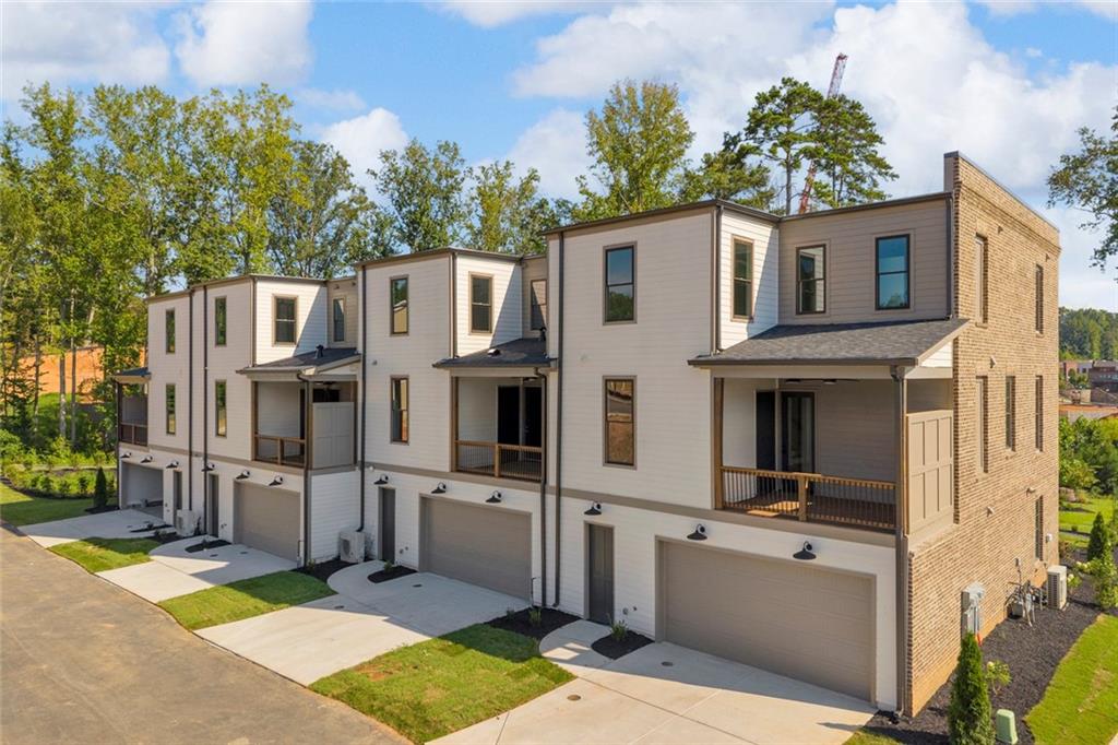 1015 Creekside Lane