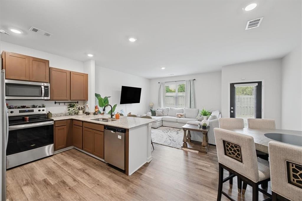 1005 N 2nd Avenue NW 6