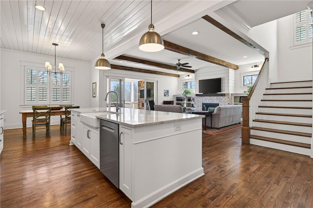 907 Highland Terrace NE