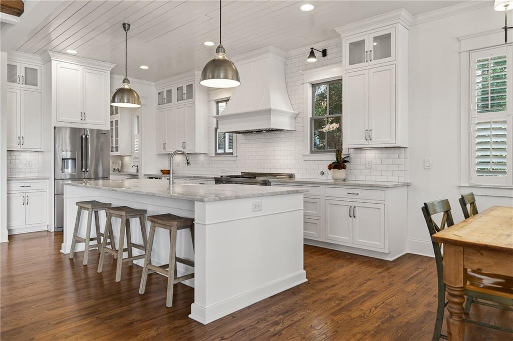 907 Highland Terrace NE