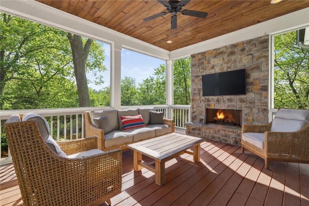 907 Highland Terrace NE