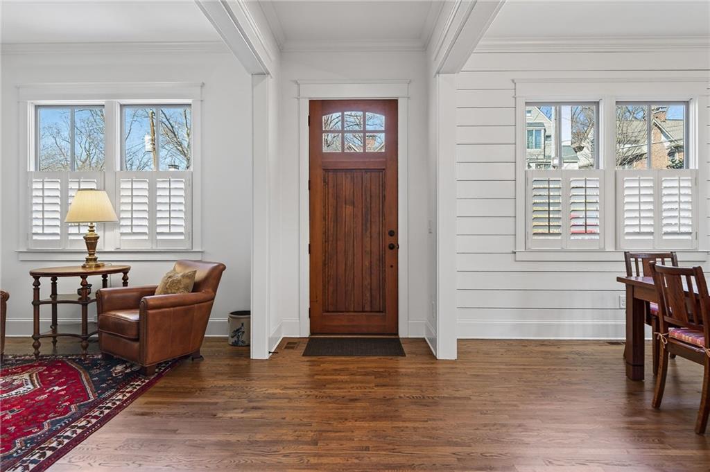 907 Highland Terrace NE