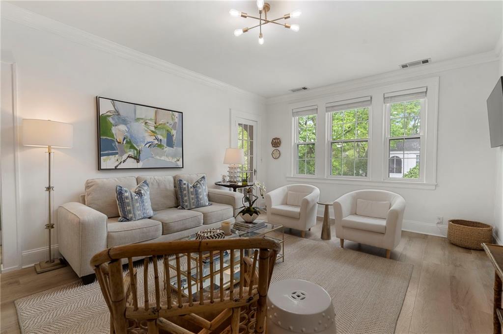 21 Peachtree Memorial Drive NW 4