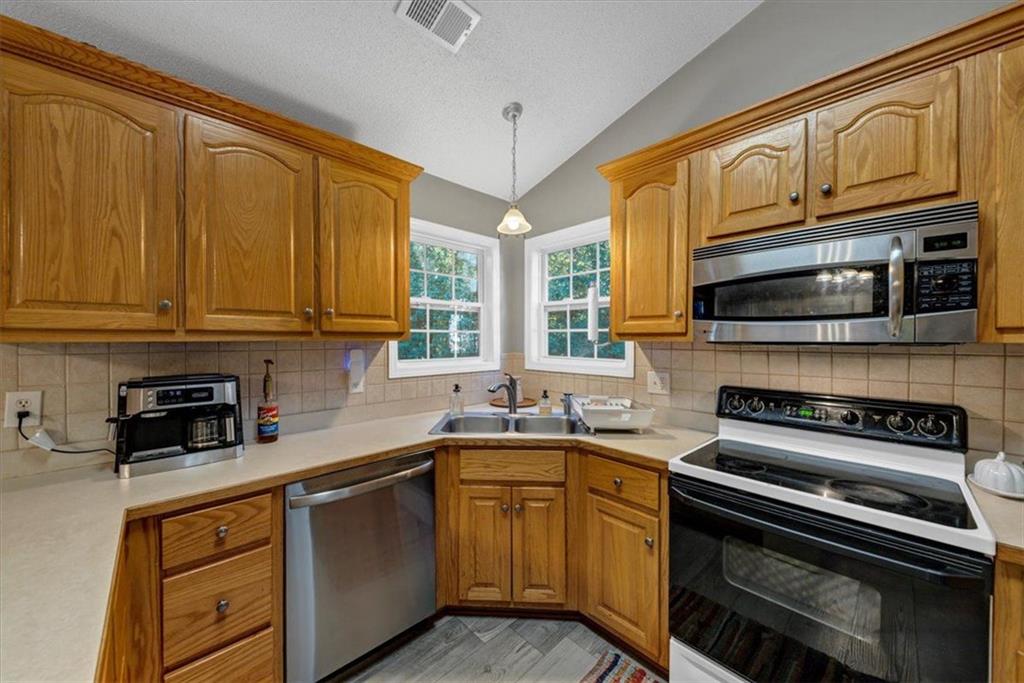 HIGHLAND POINTE - Residential