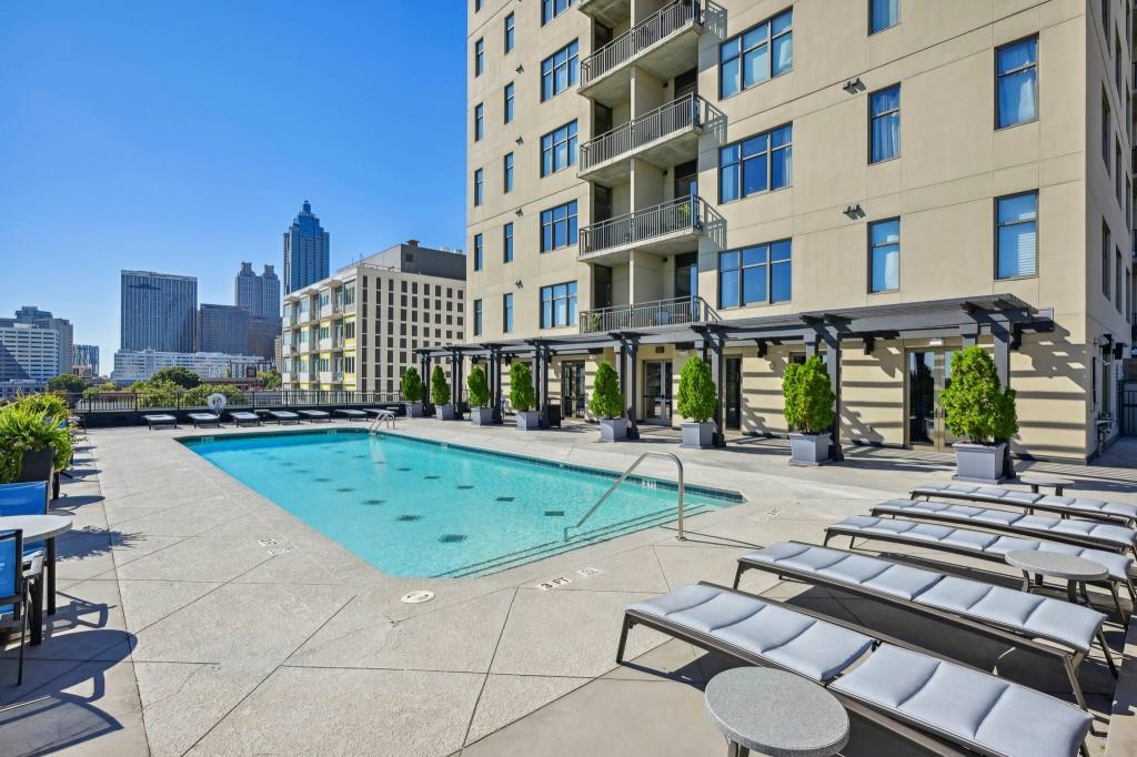 565 Peachtree Street NE 1610
