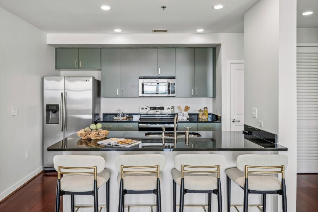 565 Peachtree Street NE 1610