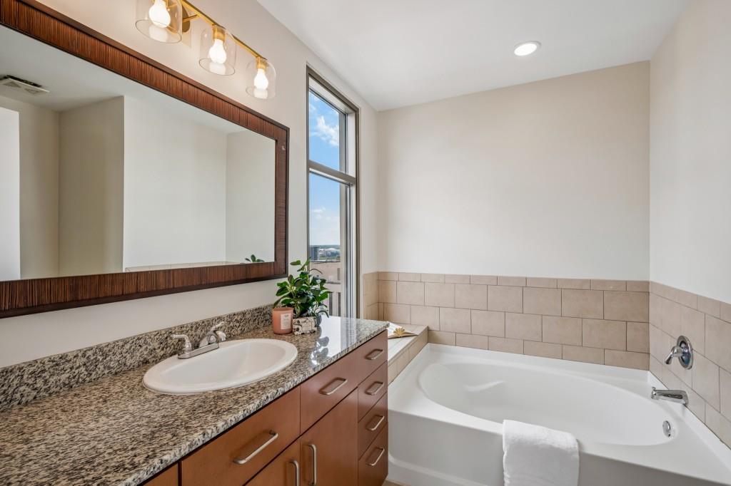 565 Peachtree Street NE 1610