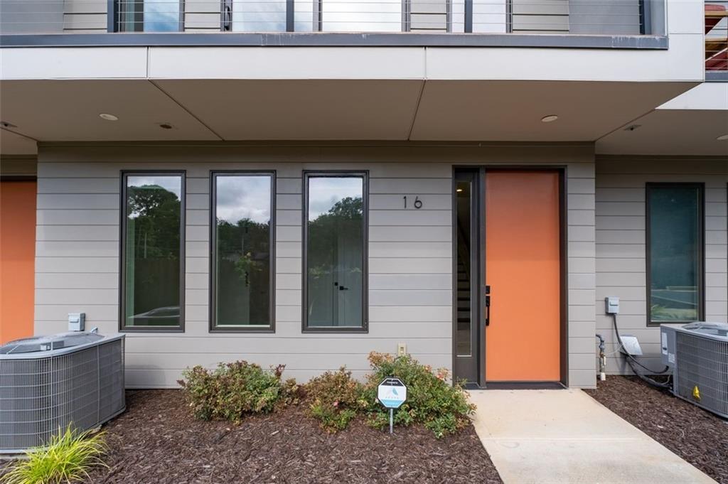 1300 Memorial Drive SE 16