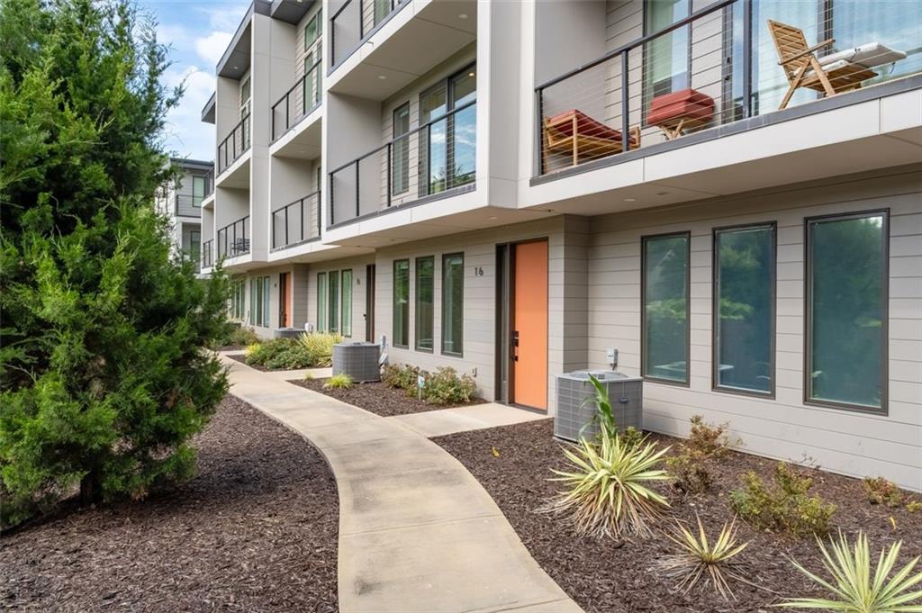 1300 Memorial Drive SE 16