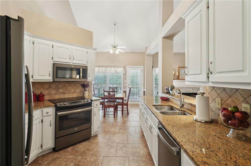 2545 Amberbrook Lane, Grayson, Georgia image 4